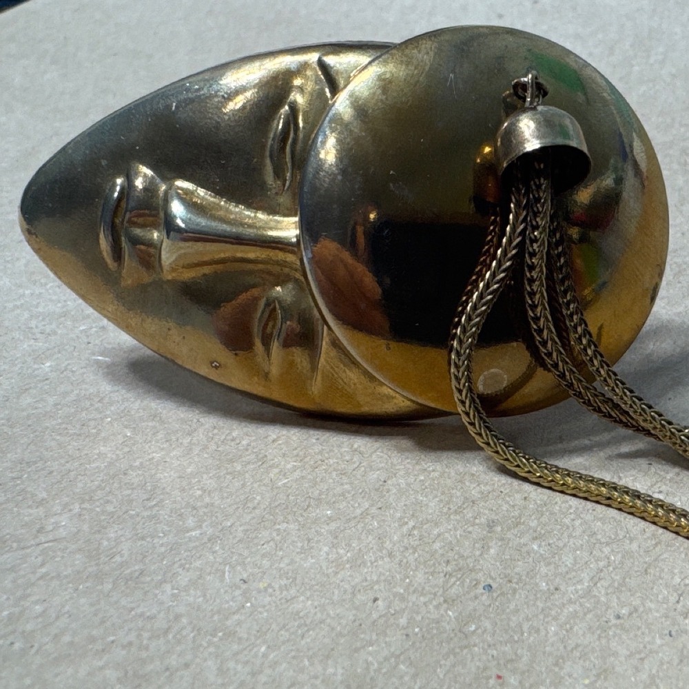 Vintage Gold Tone Mask Brooch Dimensional Face Pin Tassel Dangle Venetian Modern - Picture 3 of 10